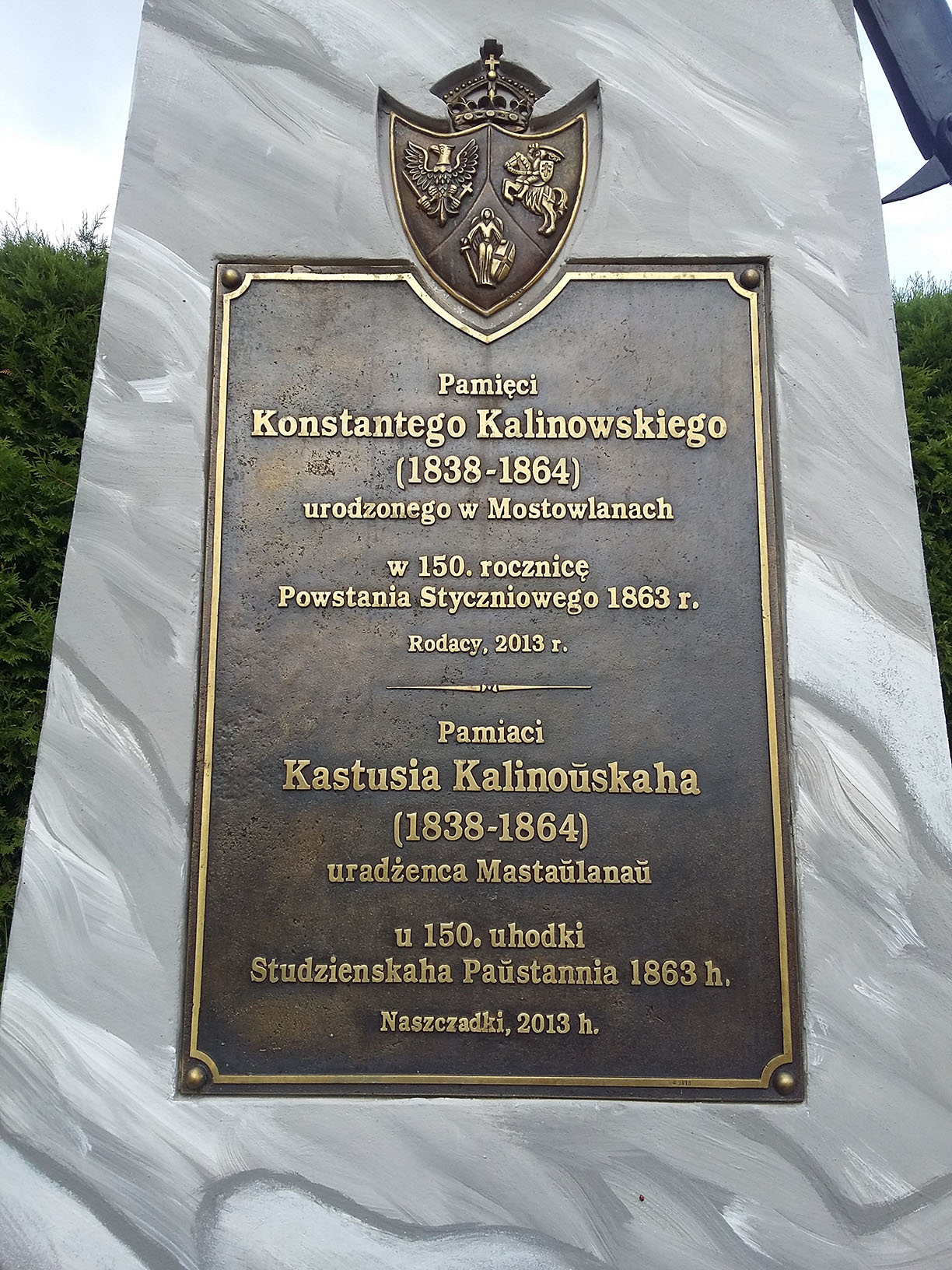 Historyczny kącik pamięci Konstantego Kalinowskiego w domu kultury w Gródku (Fot. Radio Racja)