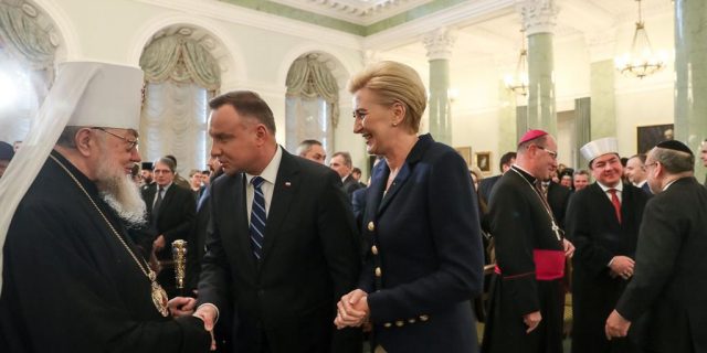 Мітрапаліт Сава падчас навагодняй сустрэчы з прэзідэнтам Анджэeм Дудам Fot. Grzegorz Jakubowski / Kancelaria Prezydenta RP