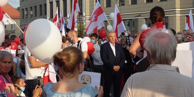20 жніўня ў маршы салідарнасці з Беларуссю ў Беластоку прыняў удзел таксама прэзідэнт горада Тадэвуш Трускаляскі Фота Міры Лукшы