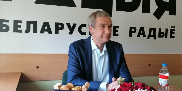 Павал Латушка (на здымку) падчас візіту ў Беластоку сустрэўся таксама ў сядзібе Радыё Рацыя з супрацоўнікамі вяшчання і прадстаўнікамі беларускай нацыянальнай меншасці на Падляшшы Фота Радыё Рацыя