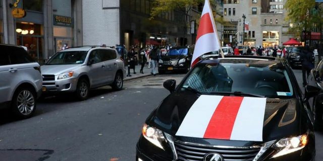 За Беларусь, але пад бел-чырвона-белым сцягом! Наша Ніва