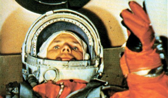 Юры Гагарын 12 красавіка 1961 г. у касмічным караблі перад палётам у космас (Вікіпедыя)