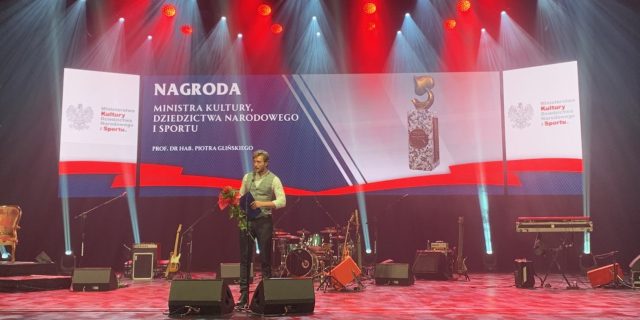 Быдгашч, 25 чэрвеня 2021. Зміцер Косцін як суаўтар узнагарoджанага рэпартажа прамаўляе падчас галы Grand PiK 2021 Фота арганізатараў