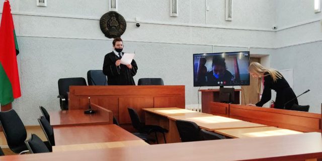 У судах па ўсёй Беларусі безупынны адбываюцца разгляды людзей, якіх затрымліваюць дома ці на працы, праводзяць ім ператрусы Ілюстрацыйнае фота spring96.org