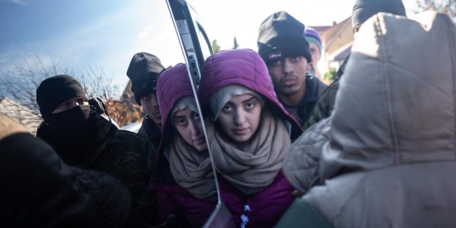 Grupa imigrantów w Hajnówce. Październik 2021 Fot. Grupa Medycy na Granicy (Facebook)