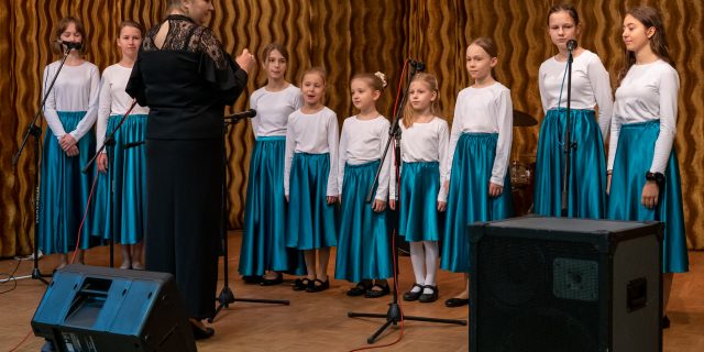 Дзіцяча-моладзевы хор з парахвіі Усіх святых у Беластоку-Выгодзе пад кіраўніцтвам Анны Пятроўскай Фота са старонкі Брацтва праваслаўнай моладзі у Фейсбуку