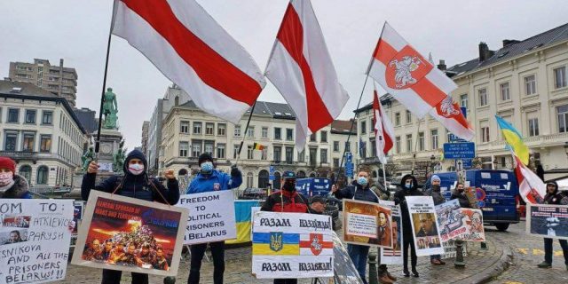 15 снежня падчас саміту Усходняга партнёрства ў Бруселі беларуская дыяспара Бельгіі правяла пікет, каб звярнуць увагу на праблемы ў Беларусі Радыё Рацыя