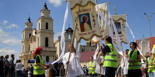 1 ліпеня на свята ў гонар Маці Божай Будслаўскай у каталіцкі санктуарый уБудславе прыбыла сёлета дваццаць пілігрымак з розных куткоў Беларусі, агулам больш за 1700 асоб Радыё Рацыя