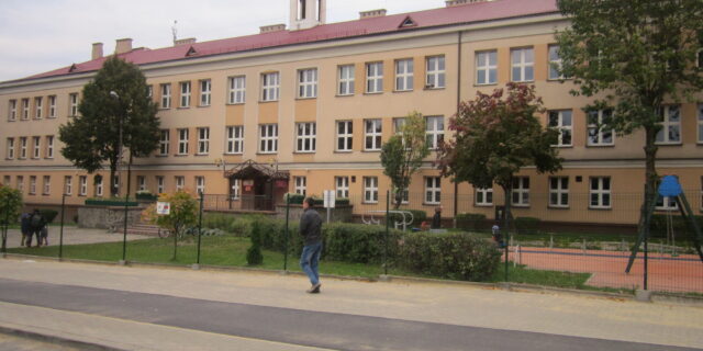 Пачатковая школа н-р 4 імя Сібіракаў у Беластоку