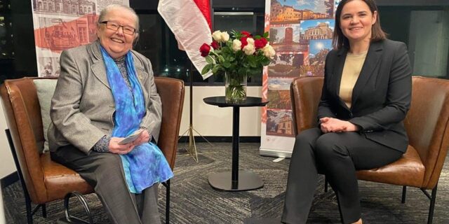 21 лістапада Святлана Ціханоўская падчас свайго візіту ў Канадзе ў Атаве сустрэлася са старшынёй Рады Беларускай Народнай Рэспублікі Івонкай Сурвілай Фота з Фейсбука