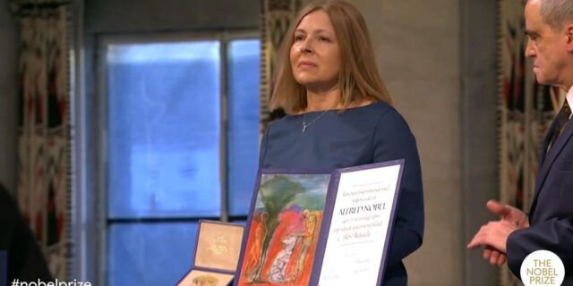 10 снежня ў Осла Наталля Пінчук атрымала Нобелеўскую прэмію міру, прысвоеную яе мужу Алесю Бяляцкаму, які за сваю праваабарончую дзейнасць з 14 ліпеня 2021 г. знаходзіцца за кратамі