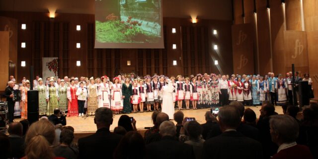 «Любім наш край, старонку гэту...» Фота Міры Лукшы