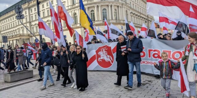 105-ыя ўгодкі БНР беларусы (пераважна з дыяспары) адзначылі ў многіх гарадах Польшчы, між іншым у Варшаве (на здымку), Гданьску, Быдгашчы і Кракаве Радыё Рацыя