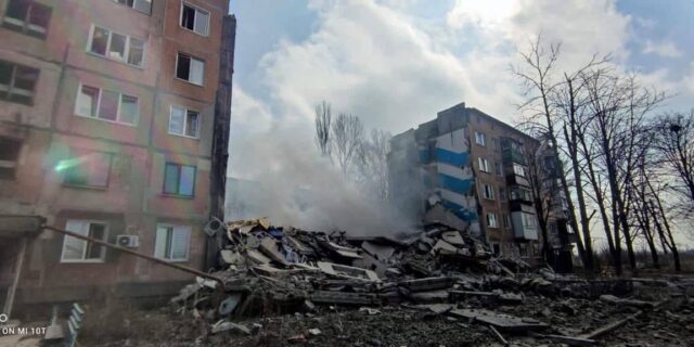 26 сакавіка расійскія акупанты нанеслі ракетны ўдар па жылых дамах у Аўдзееўцы Данецкай вобласці Фота з Інтэрнэту