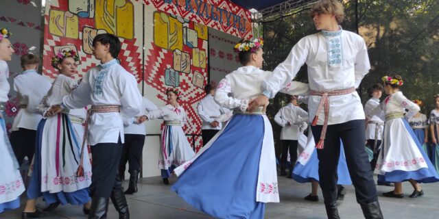 4 чэрвеня Беларускае грамадска-культурнае таварыства ў беластоцкім парку Плянты як штогод сарганізавала Свята беларускай культуры. На сцэне выступілі калектывы з Беласточчыны, сярод іх танцавальны „Падляшскі вянок” з Беластока (на здымку) Фота Радыё Рацыя