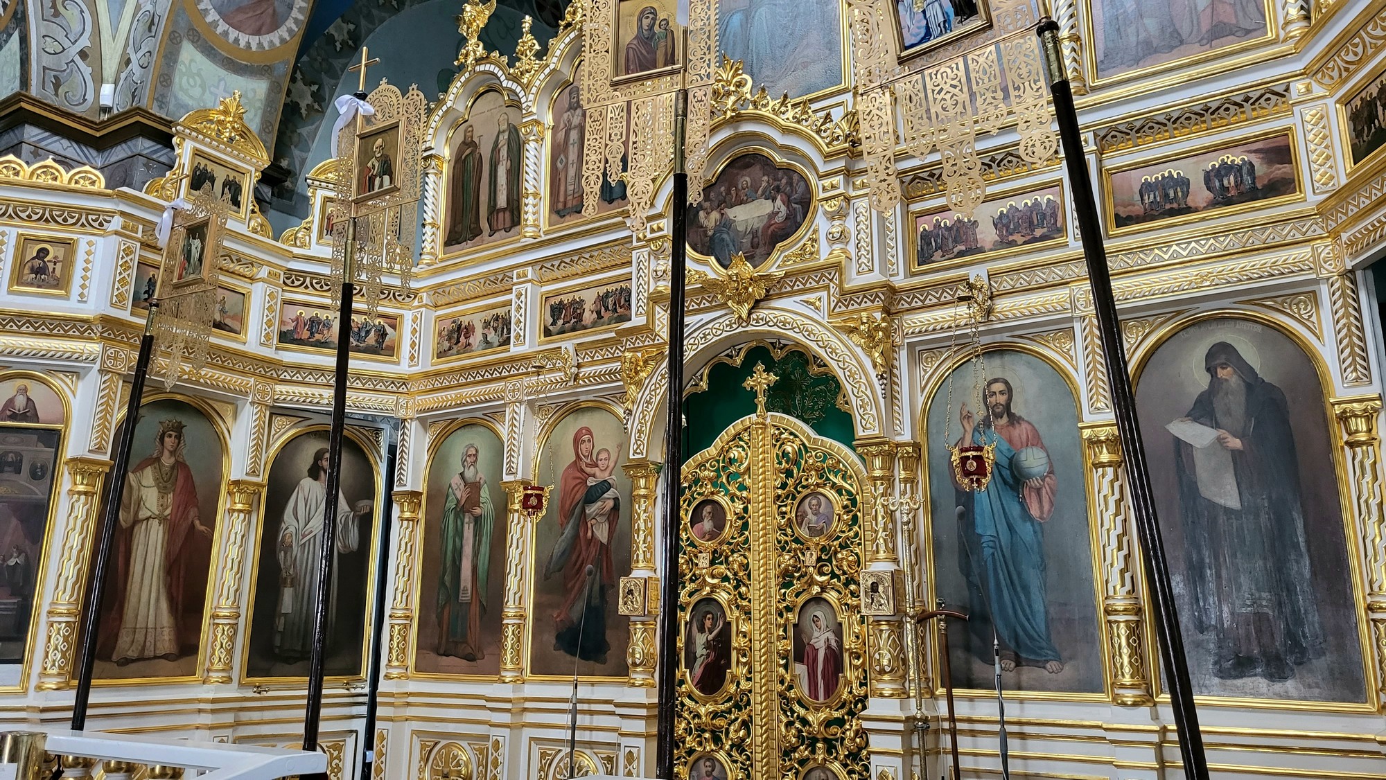 Obecny ikonostas w cerkwi św. Onufrego w Jabłecznej Fot. Ewa Zwierzyńska