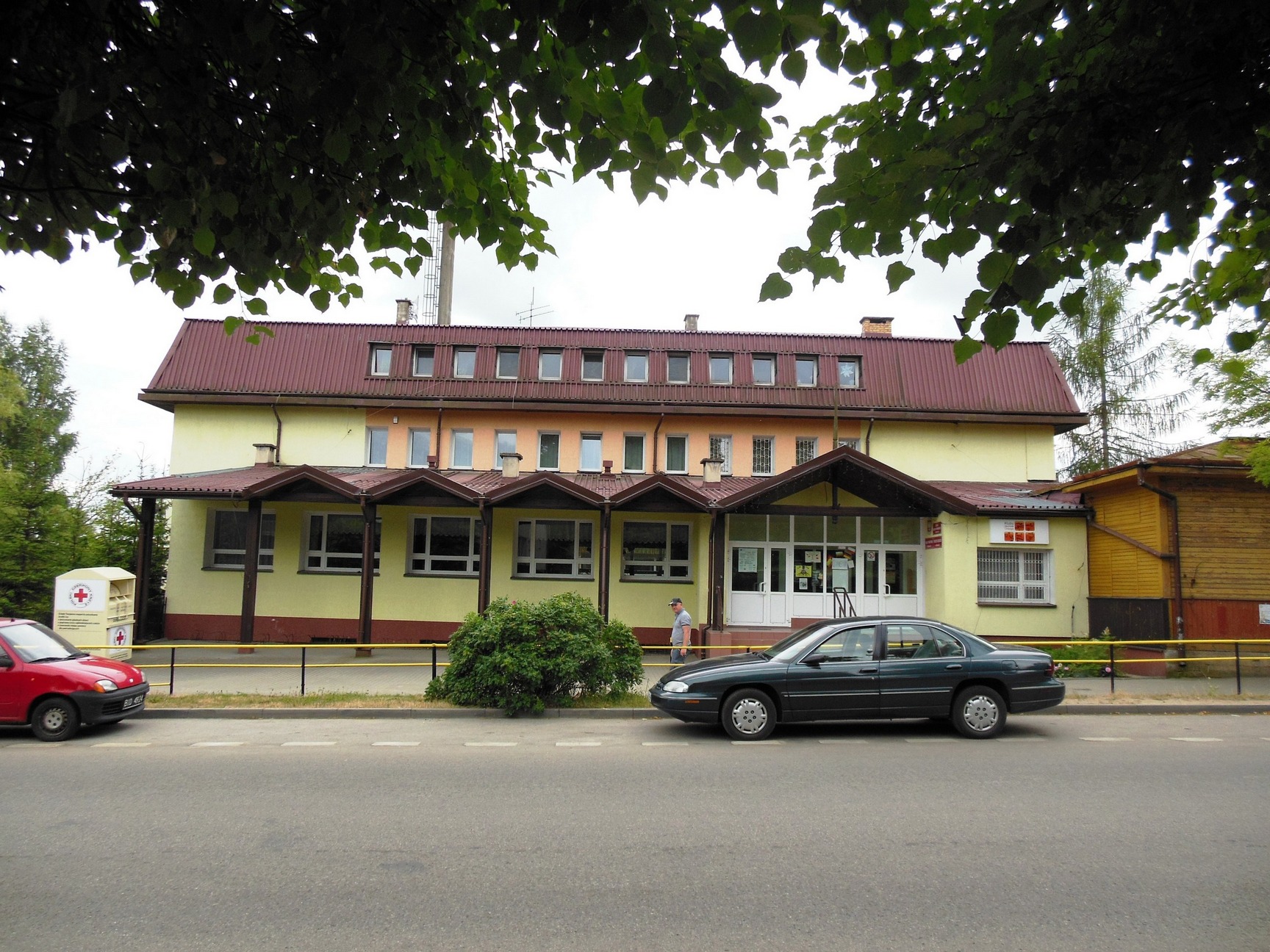 Budynek szkoły podstawowej, oddany do użytku w 1989 r. 14 lipca 2015 r. Fot. Andrzej Buszko
