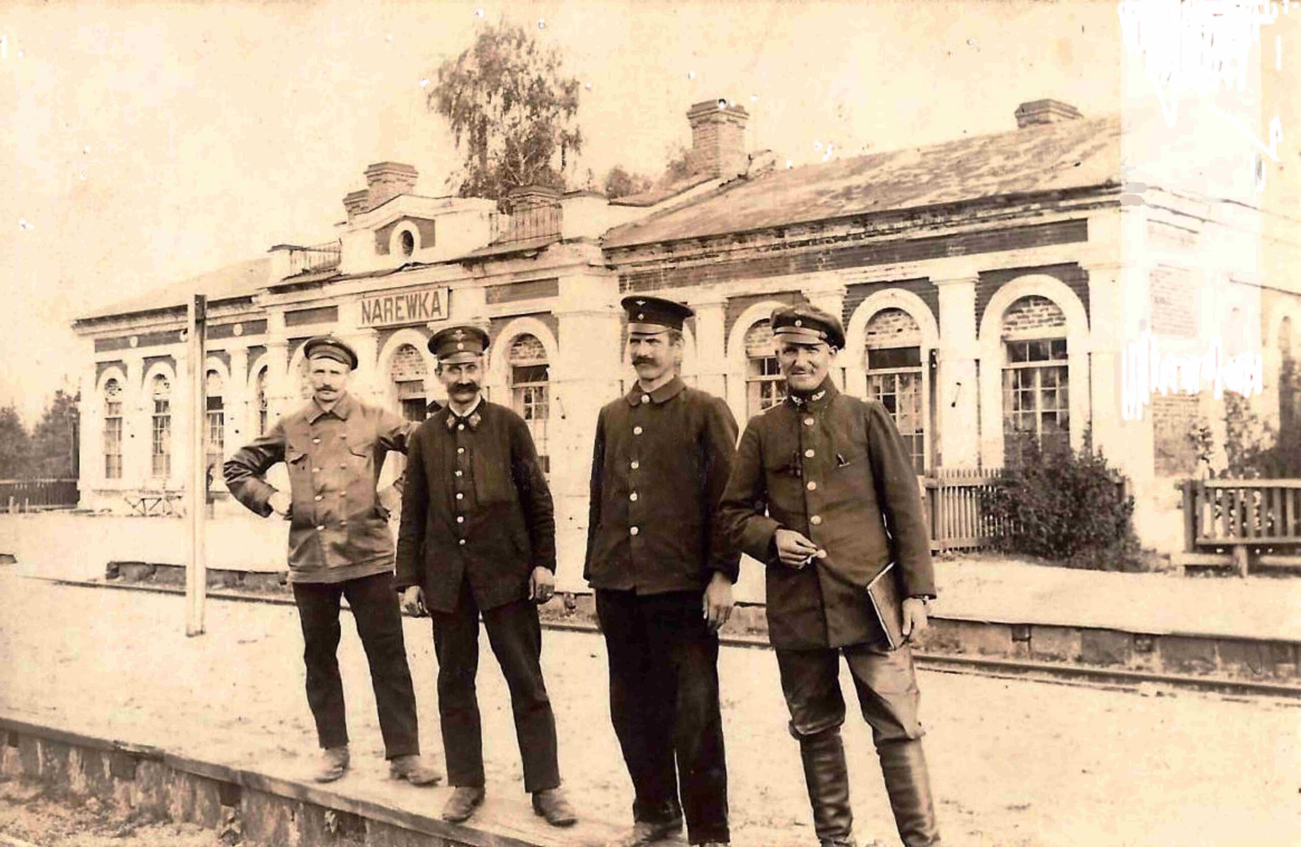 Na stacji kolejowej w Narewce. Okres I wojny światowej