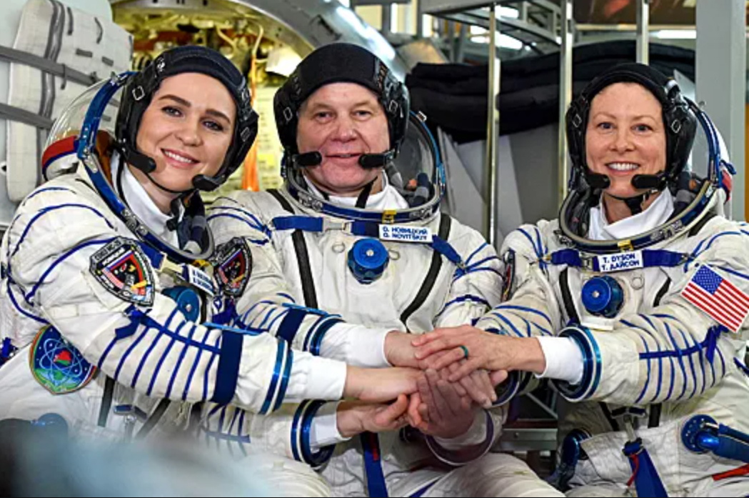 Maryna Wasileŭskaja, rosyjski kosmonauta urodzony na Białorusi Oleg Nowicki i Amerykanka Tracy Dyson Фота з Інтэрнету