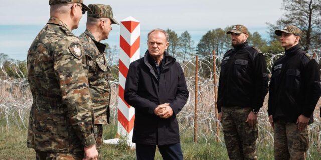Premier Donald Tusk przy granicy z Białorusią niedaleko Krynek Fot. Krystian Maj/KPRM