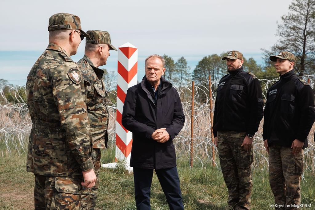 Premier Donald Tusk przy granicy z Białorusią niedaleko Krynek Fot. Krystian Maj/KPRM
