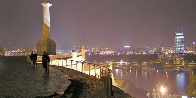 Belgrad nocą Wikipedia