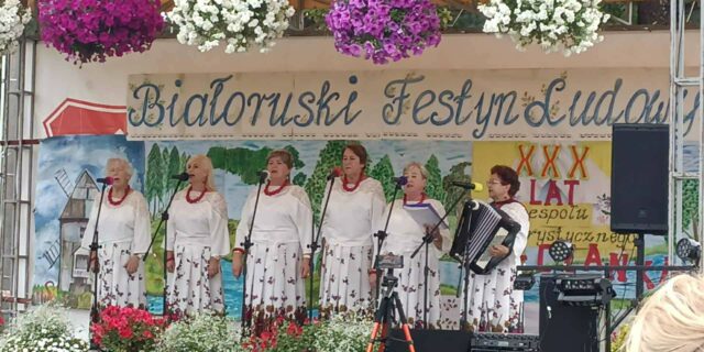 11 жніўня ў Козліках у Заблудаўскай гміне мясцовы калектыў „Рэчанька” (на сцэне) святкаваў сваё 30-годдзе Фота Міры Лукшы