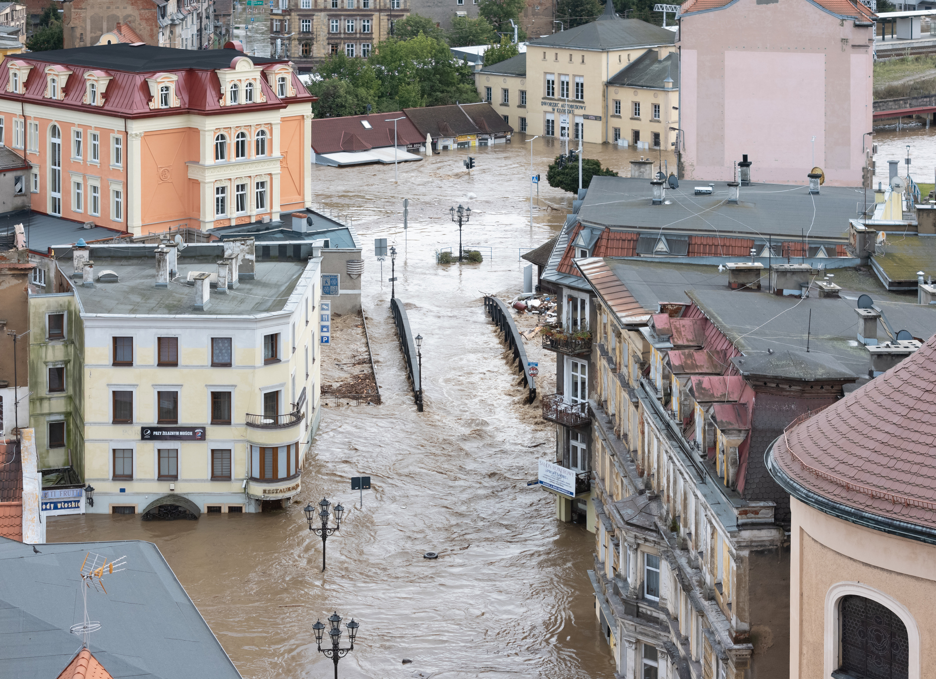 Zalany Most Żelazny w Kłodzku od strony Wyspy Piasek Wikipedia