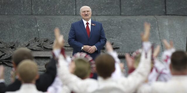 Аляксандр Лукашэнка яшчэ не сыходзіць Фота з Інтэрнэту