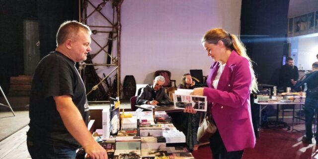 У Вільню на Фестываль інтэлектуальнай кнігі PRADMOVA з’ехаліся выдаўцы беларускай кнігі з розных краін, у тым ліку і з Беларусі, а таксама літаратары, творцы ды музыкі ды іншыя www.racyja.com