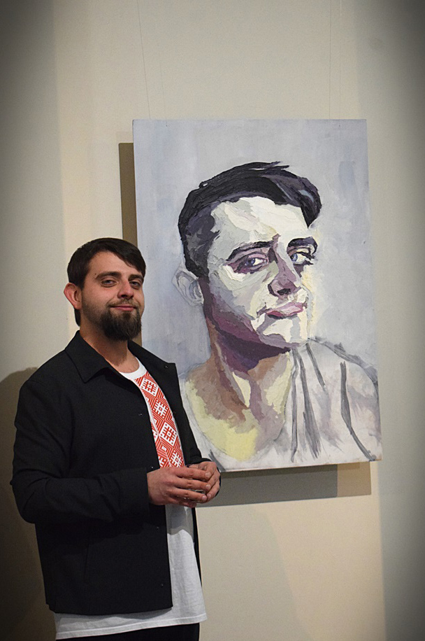 17 лістапада ў Музеі і асяродку беларускай культуры ў Гайнаўцы адкрылася выстава жывапісу і графікі маладога беластоцкага мастака Радаслава Маціевіча. У 2021 г. закончыў ён факультэт графікі Універсітэта Мікалая Каперніка ў Торуні. Гэта першая яго персанальная выстава, на якой прэзентуюцца дыпломныя графікі, іншыя ілюстрацыі і малюнкі, найбольш жывапісы-пейзажы. Аўтар гэта сын журналісткі „Нівы” і супрацоўніцы „Часопіса” Міраславы Лукшы і беларускага мастака Алега Маціевіча (памёр у 2016 г.). Выставу ў Гайнаўцы можна глядзець да канца года. Фота арганізатараў