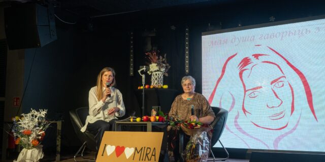 Размову з юбіляркай і ўвесь бенефіс вяла Ілона Карпюк Фота Юркі Хмялеўскага