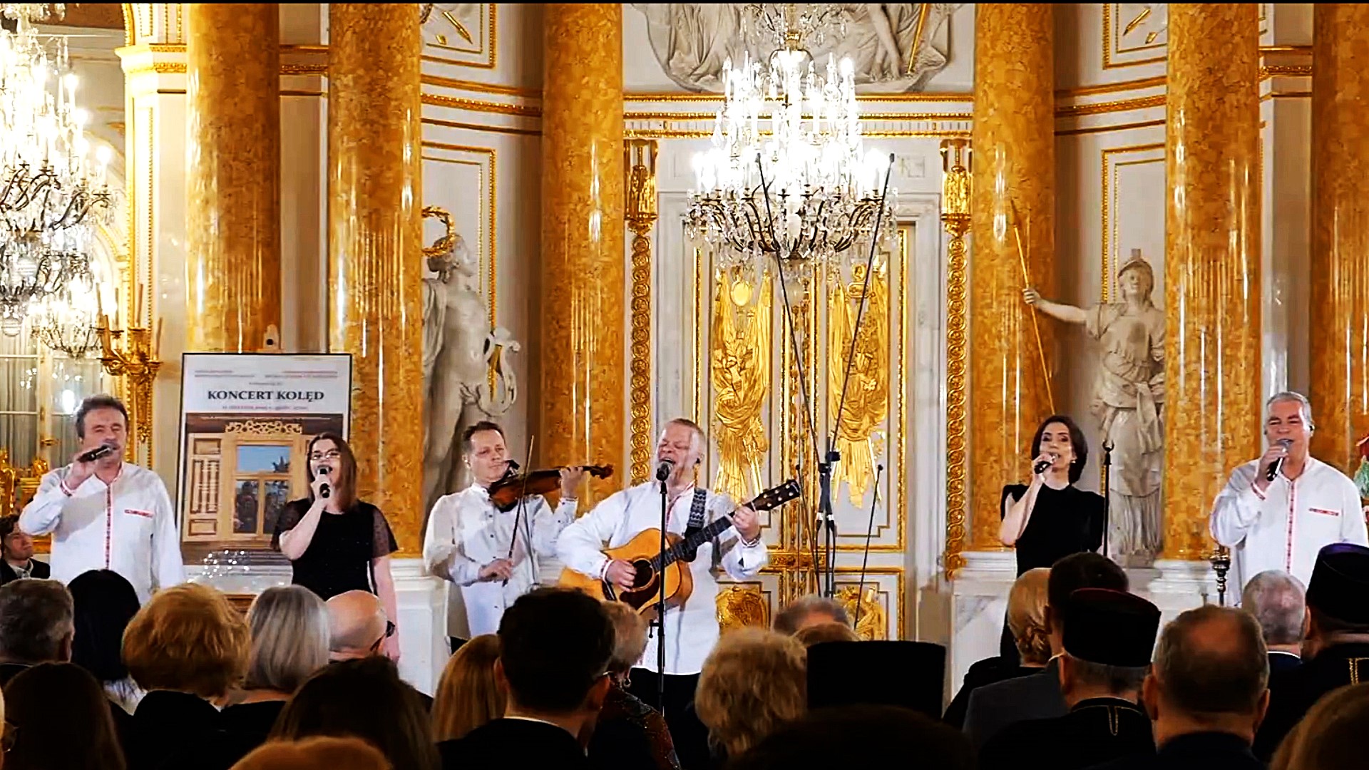 Гурт „Сувенір” з Беластока падчас дабрачыннага канцэрта калядак на Каралеўскім замку ў Варшаве Фота арганізатараў