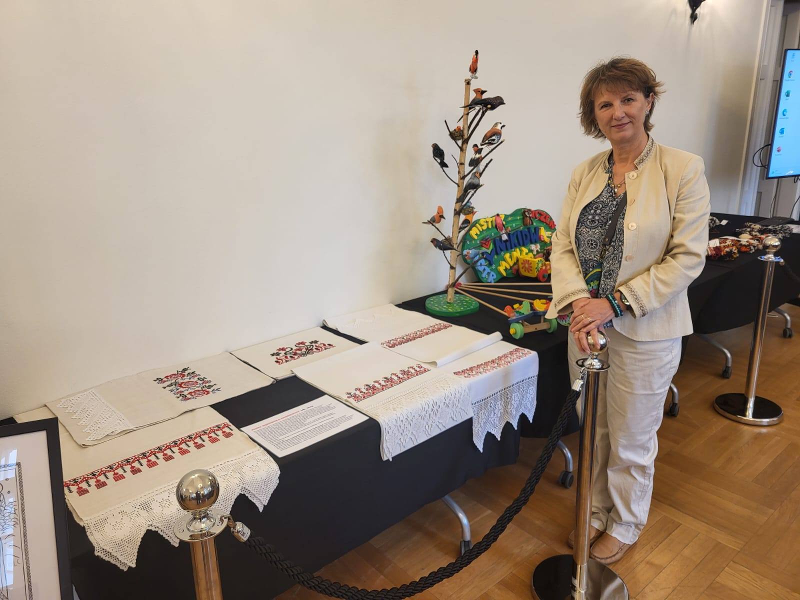 Dzięki staraniom etnografki Aliny Dębowskiej-Jankiewicz bielski ręcznik obrzędowy został wpisany na ogólnopolską listę niematerialnego dziedzictwa Фота з Інтэрнэту