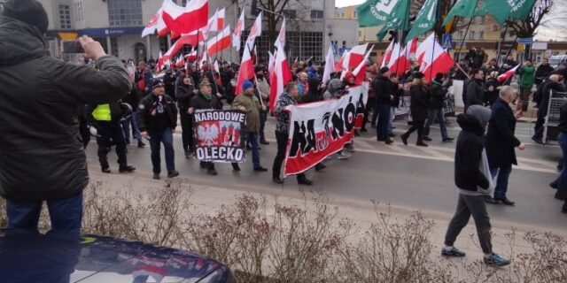 Podczas jednego z marszów polskich narodowców w Hajnówce w latach ubiegłych www.racyja.com