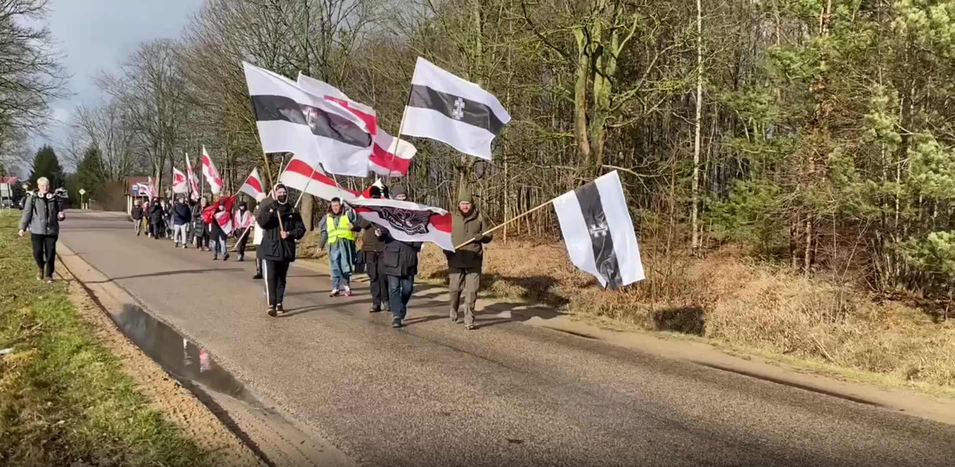 1 лютага пад пяцьдзесят асоб з беларускай дыяспары Беластока ды Варшавы прыняло ўдзел у Маршы Каліноўскага Гарадок – Страшава, адкуль пераехалі да помніка ў Мастаўлянах Фота арганізатараў