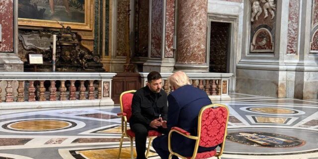 Rozmowa w cztery oczy Donalda Trumpa i Władimira Zełenskiego w dniu pogrzebu papieża Franciszak