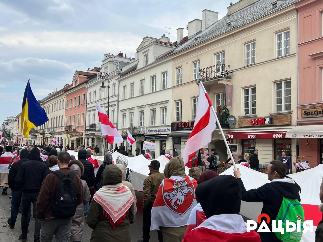 23 сакавіка ў Варшаве з нагоды Дня волі беларуская дыяспара зладзіла шэсце і мітынг з прамовамі і музычнымі канцэртамі www.racyja.com