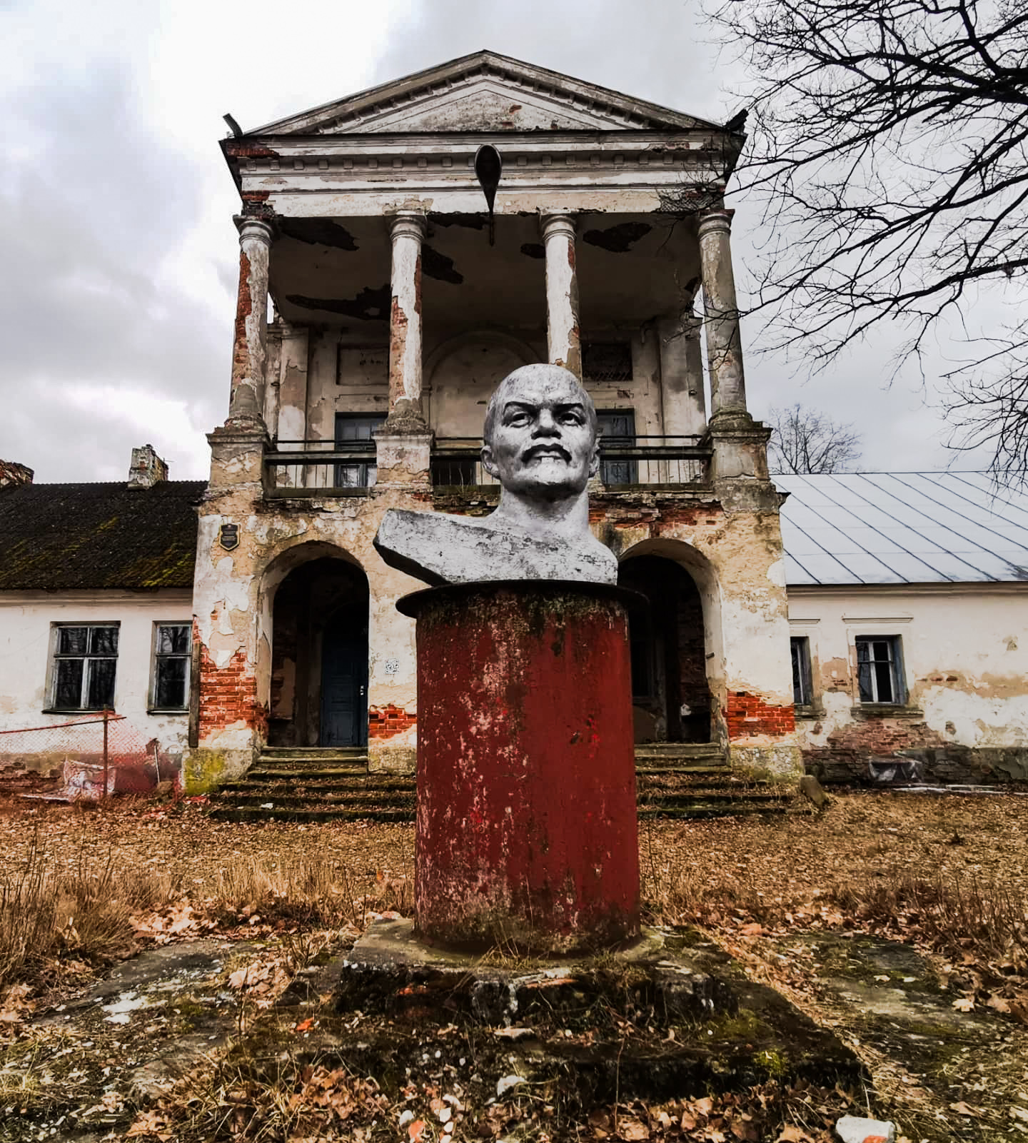 Даўні маёнтак Трэмбіцкіх у пасёлку Лінова ў Пружанскім раёне Фота Сяргея Александровіча