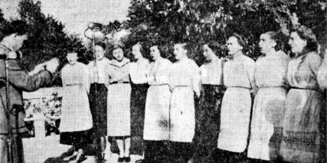Na festynie w 1955 r. wystąpił m.in. chór z Białowieży pod kierunkiem Wiktora Waszkiewicza. Źródło: „Gazeta Białostocka” nr 238/1955.