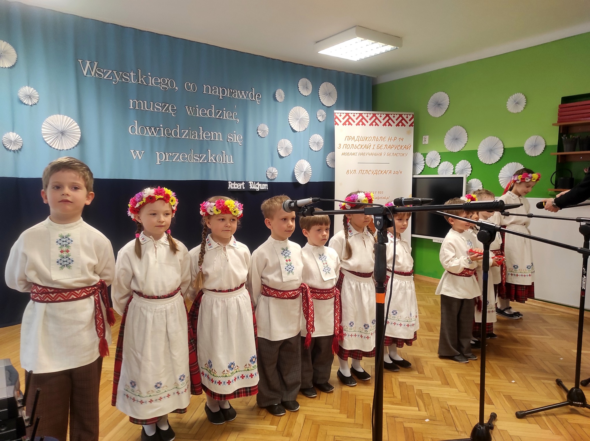 Педагагічны калектыў, бацькоў і дзяцей сардучна віншуем з юбілеем 30-годдзя існавання аддзелаў з беларускай мовай. Нягледзячы на цяжкасці жадаем, каб гэтае прадшколле не губляло сваёй папулярнасці! Фота Цэнтра беларускай культуры ў Беластоку