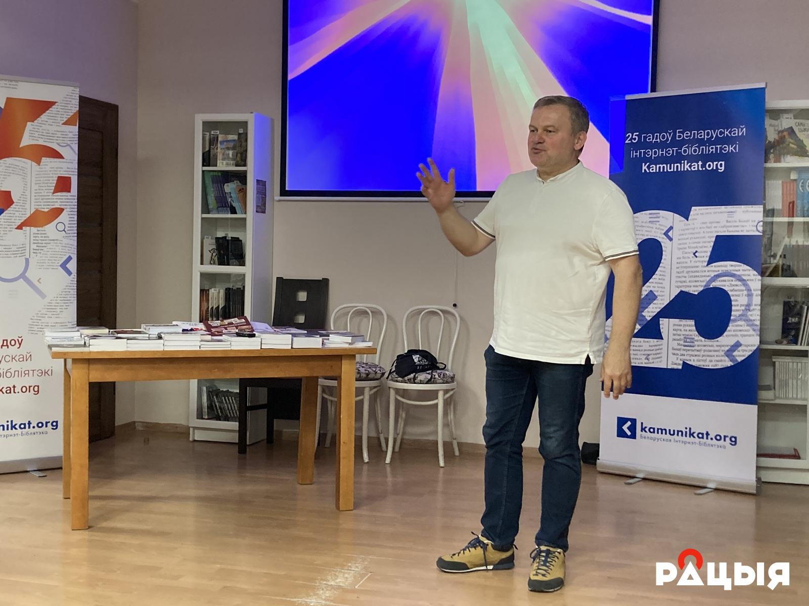 16 чэрвеня ў „Chill Time Café” хабу „Новая зямля” ў Беластоку прайшла сустрэча з Яраславам Іванюком, стваральнікам і кіраўніком інтэрнэт-бібліятэкі Kamunikat.org з нагоды 25-годдзя яе існавання. Сказаў ён між іншым, што калі Беларусь стане дэмакратычнай і цывілізаванай дзяржавай, ўсю калекцыю, якая налічвае дзесяткі тысячаў беларускіх кнігаў і перыядычных выданняў, перадасць у Нацыянальную бібліятэку ў Мінску www.racyja.com