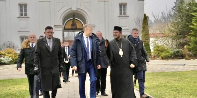 Zwycięzca wyborów Karol Nawrocki na początku swej kampanii odwiedził monaster w Supraślu www.facebook.com