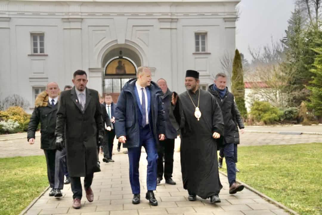 Zwycięzca wyborów Karol Nawrocki na początku swej kampanii odwiedził monaster w Supraślu www.facebook.com