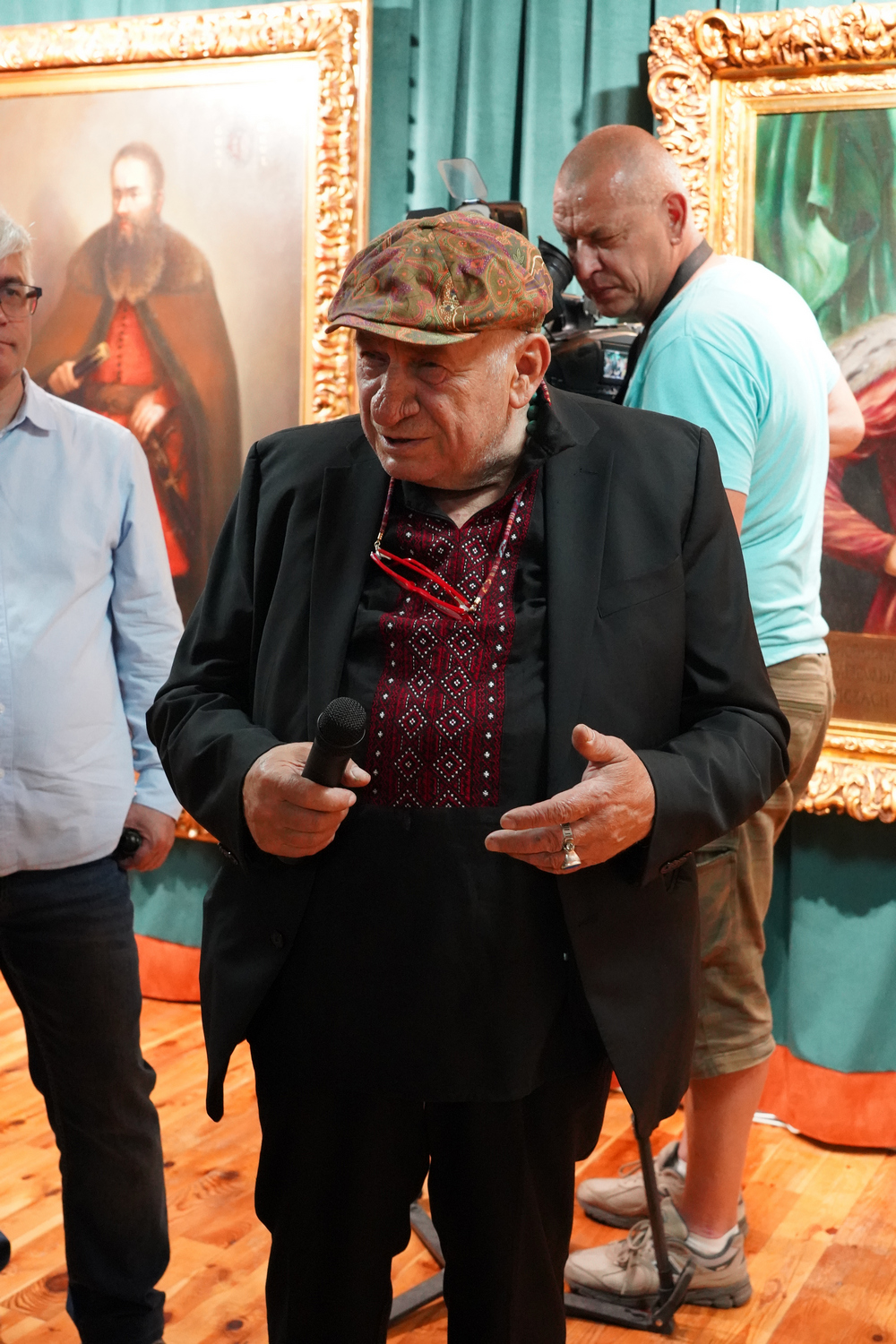 Profesor Leon Tarasewicz z wielką swobodą opowiadał dzieje rodu Chodkiewiczów i historie powstania portretów GCK w Gródku