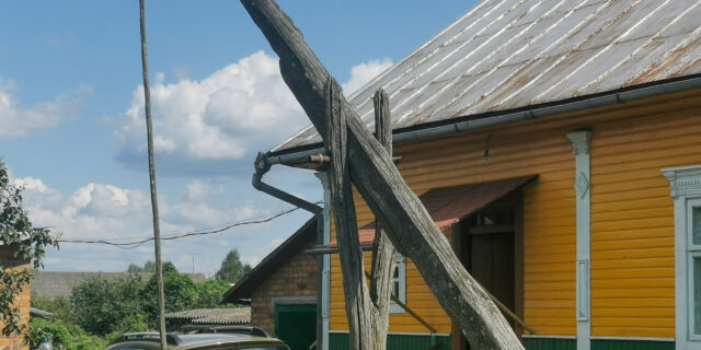 Калодзежны журавель, вёска Моталь на Палессі