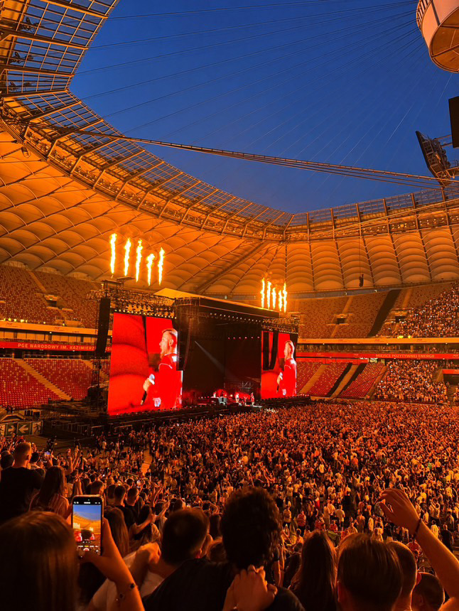 Koncert białoruskiego rapera Maksa Korża zgromadził na Stadionie PGE Narodowym 60-tysięczną publiczność, wśród której doszło do chuligańskich ekscesów Фота Сяргея Аляксандровіча