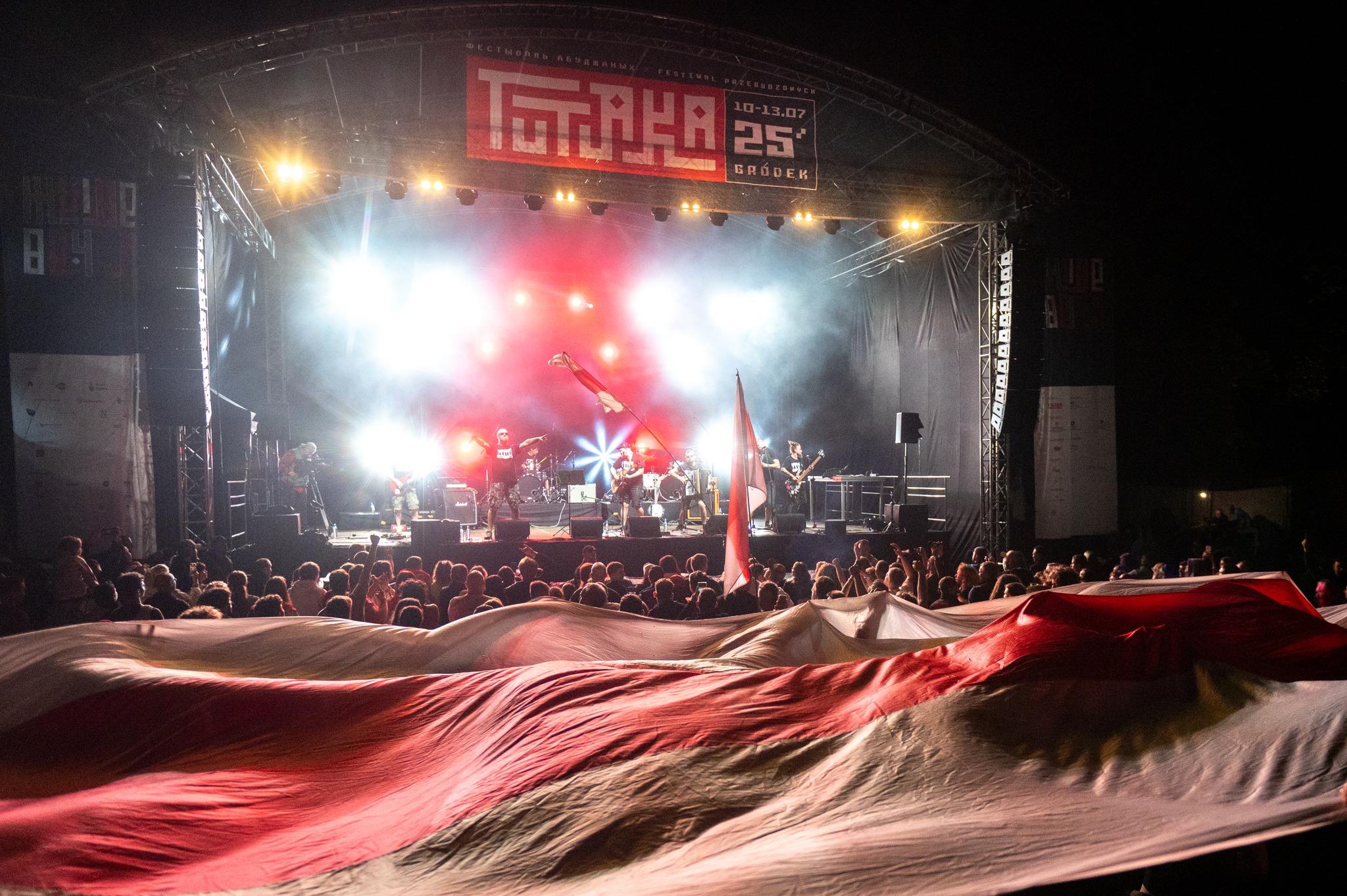 Festiwal Przebudzonych „Tutaka 2025”. Nadzwyczaj bogaty program obejmował 25 koncertów (na pięciu scenach), projekcje filmowe, przedstawienia teatralne, spotkania autorskie, wykłady, dyskusje, warsztaty i wystawy Fot. Aleksander Wasyluk