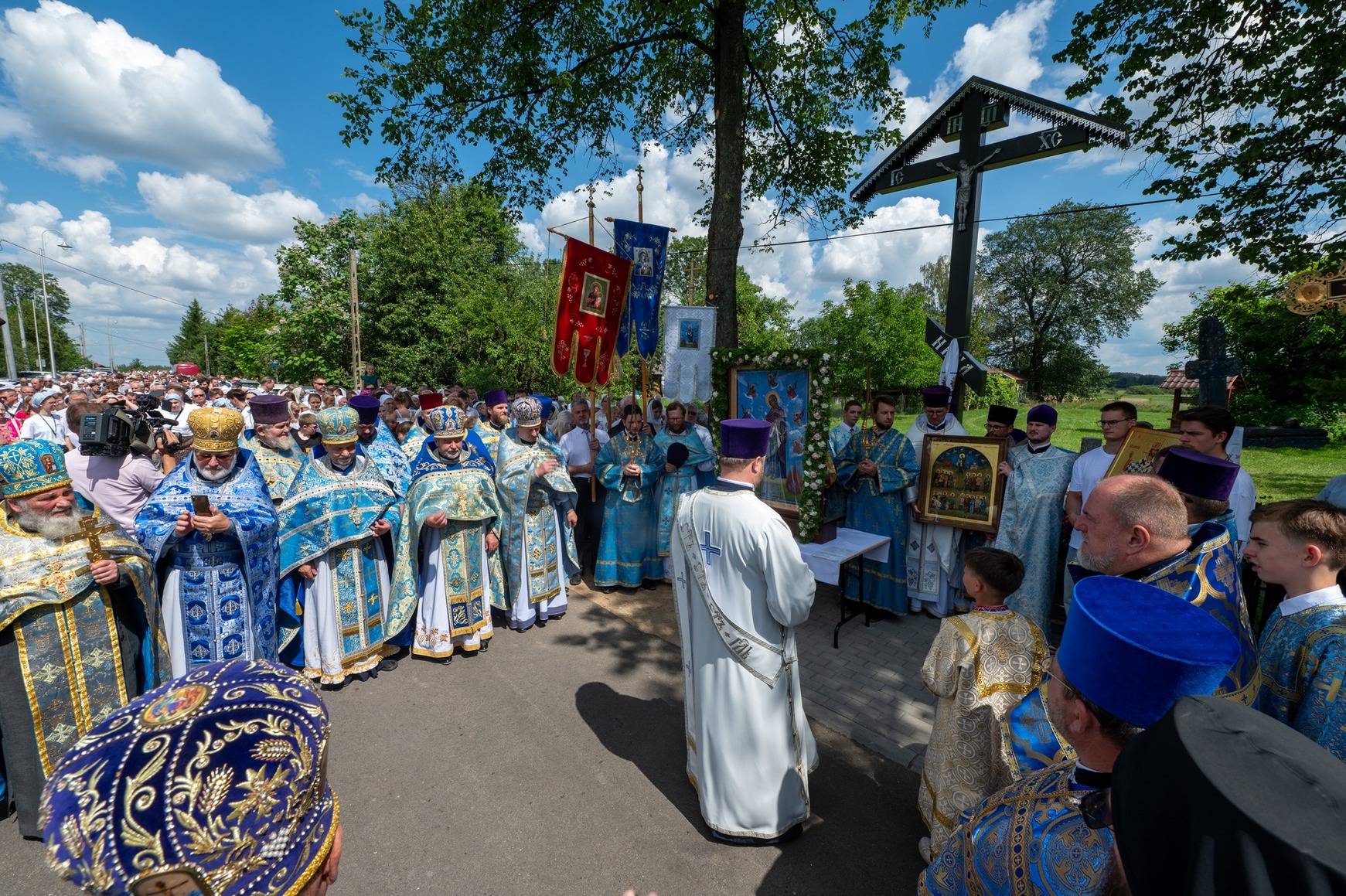 27 lipca podczas święta Zaleszańskiej Ikony Matki Bożej. Modlitwa przy krzyżu w Zaleszanach w intencji ofiar zbrodni oddziału „Burego” Фота Аляксандра Васылюка