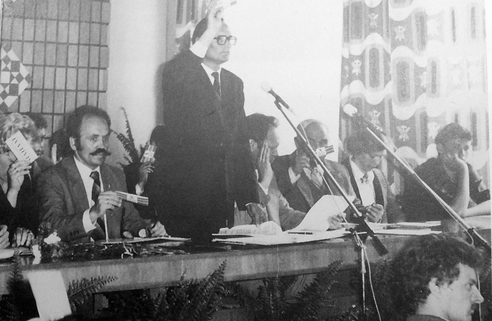 X Zjazd BTK, maj 1984 r. Pierwsi z lewej Walentyna Łaskiewicz i Jan Zieniuk Fot. archiwum „Niwy”